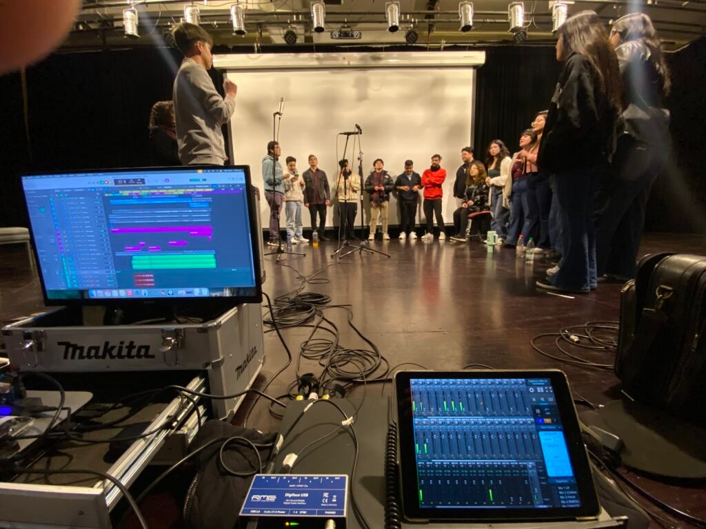 [FOTO — Grabación del coro Duciel en el Auditorio Centro Cultural Gabriela Mistral, Villa Alemana]